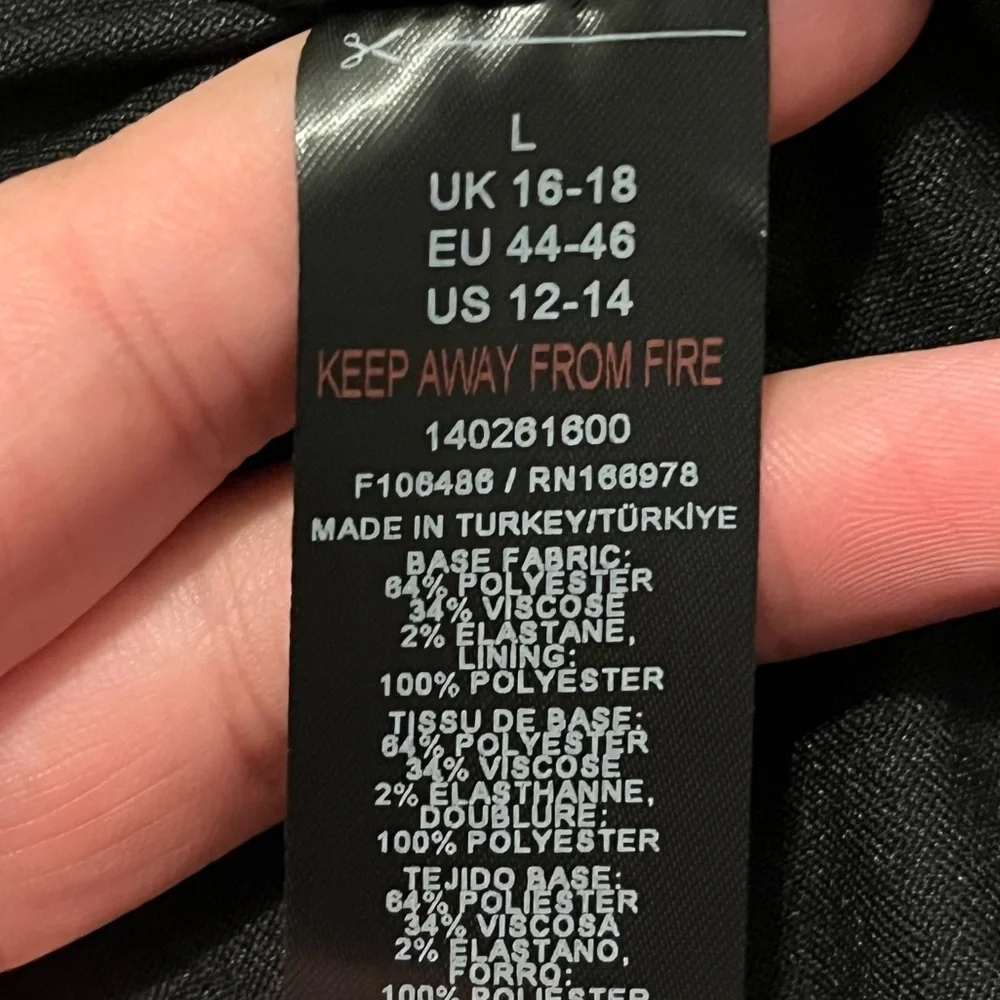 ASOS Design Button Down Vest With Different Buttons - Picture 3 of 6